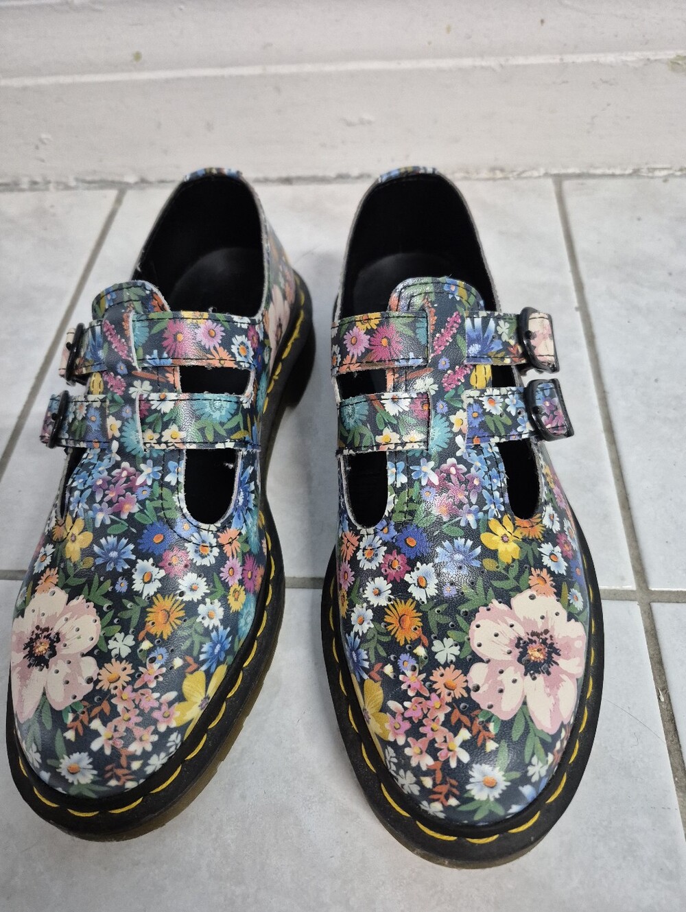DR. MARTENS 8065 WANDERLUST FLORAL MARY JANES ✨
